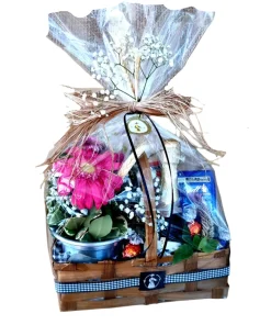 Cesta com Chocolates Lindt, Chandon e Flor