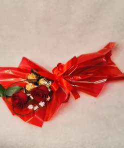 Buquê Pequeno com 2 Rosas e 3 Ferreros