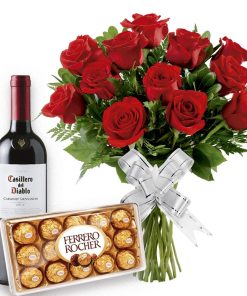 Buquê de Flores Tradition 12 Rosas com Bombons e Vinho